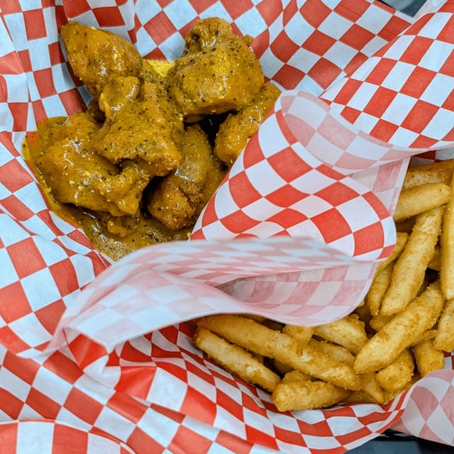 Wings Boneless 7 PC Combo.